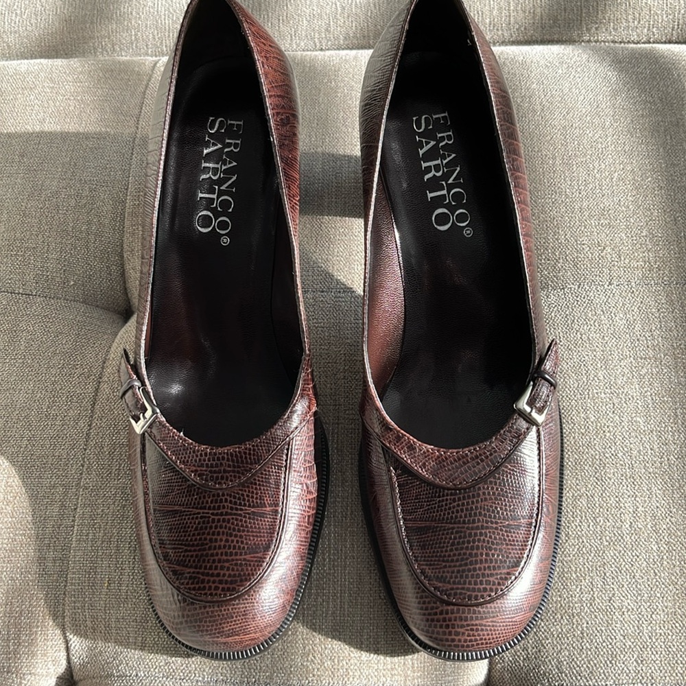 Beautiful Franco Sarto Brown Heels.